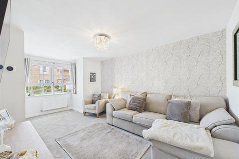 17 Airedale Drive, Brough, HU15 1US