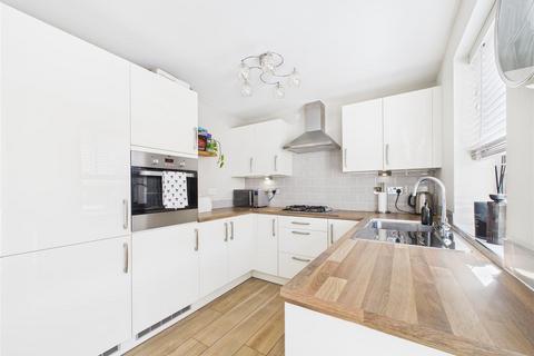 17 Airedale Drive, Brough, HU15 1US