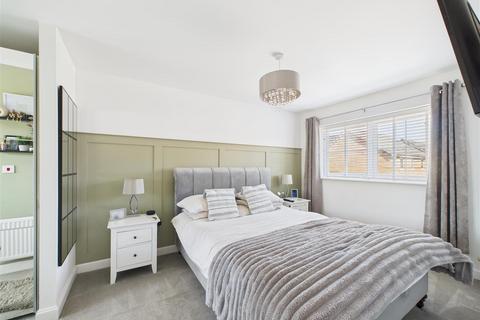 17 Airedale Drive, Brough, HU15 1US