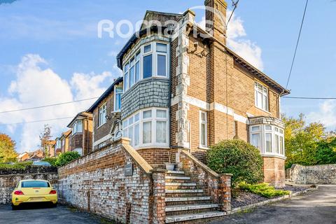 1 bedroom flat to rent, Coningsby Court, High Wycombe, HP13