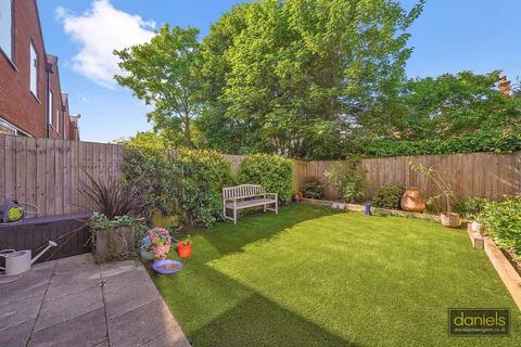 3 bedroom terraced house to rent, Reservoir Way, Willesden, London, NW10