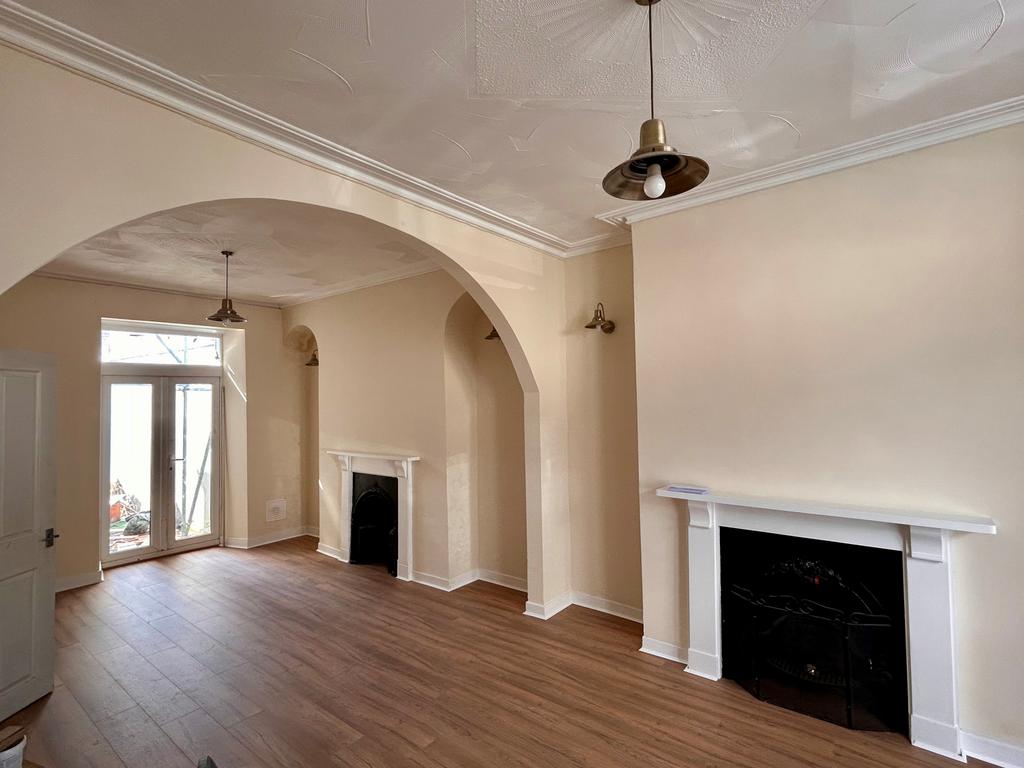 3 bed terraced house to rent Nicholl Street, Swan