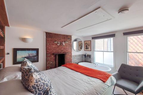 2 bedroom semi-detached house for sale, Little East Street, Brighton (Quadrophenia Alley)