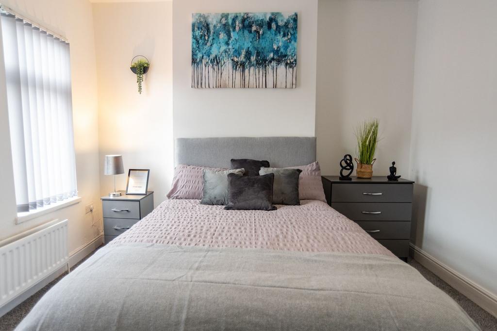 A cozy double bedroom featuring a comfortable b...