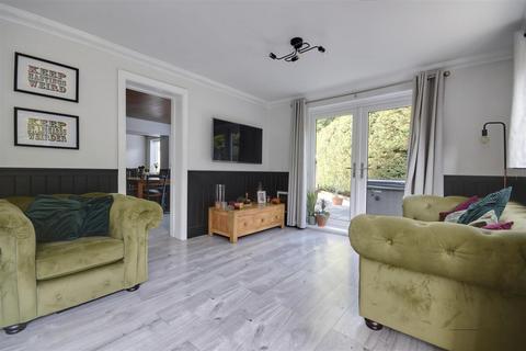 undefined, The Hawthornes, Broad Oak