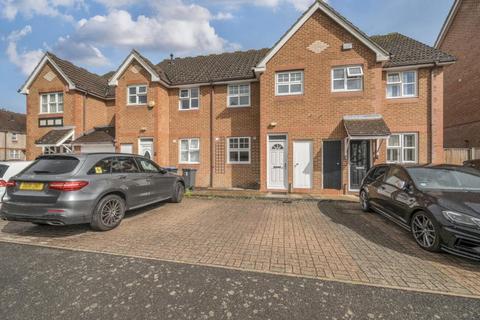 2 bedroom townhouse to rent - Virginia Water