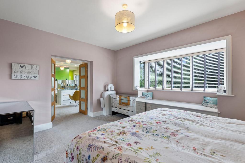 BEDROOM 1.jpg