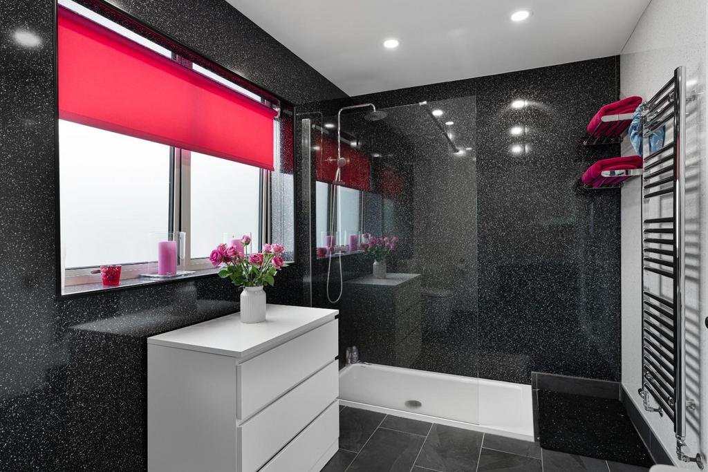 SHOWER ROOM 02.jpg