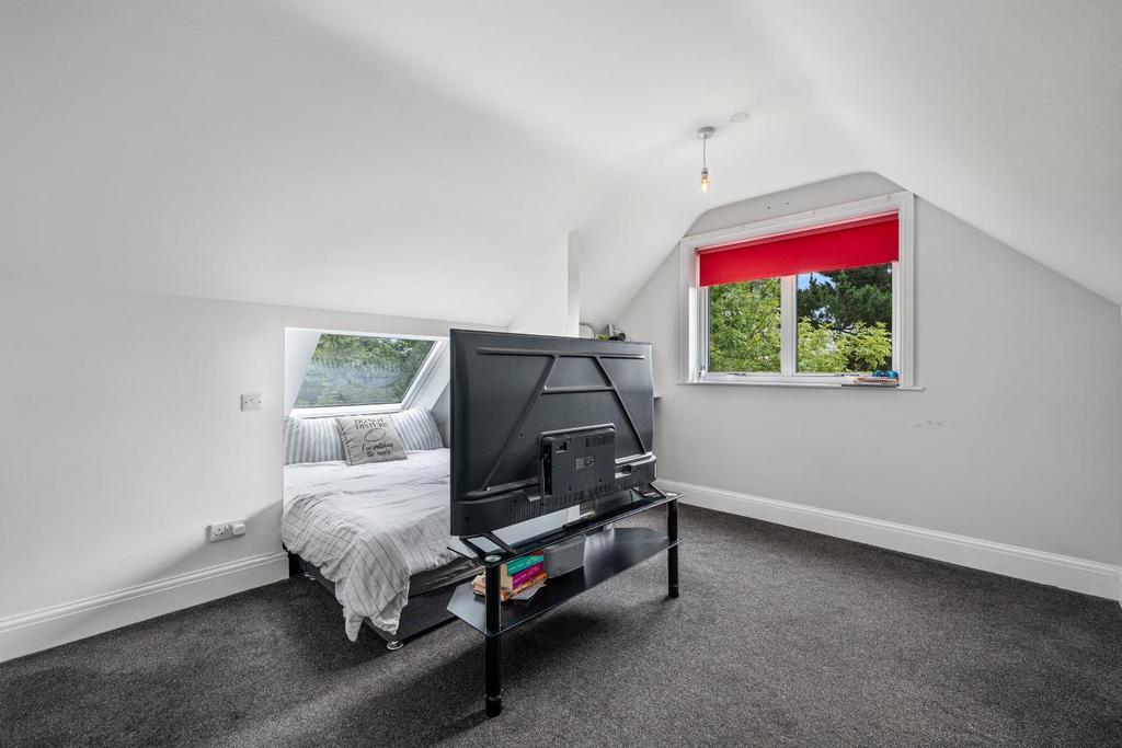 BEDROOM 4 02.jpg