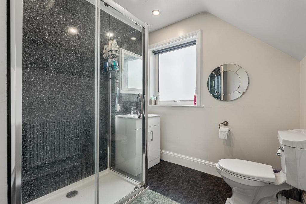 SF SHOWER ROOM.jpg