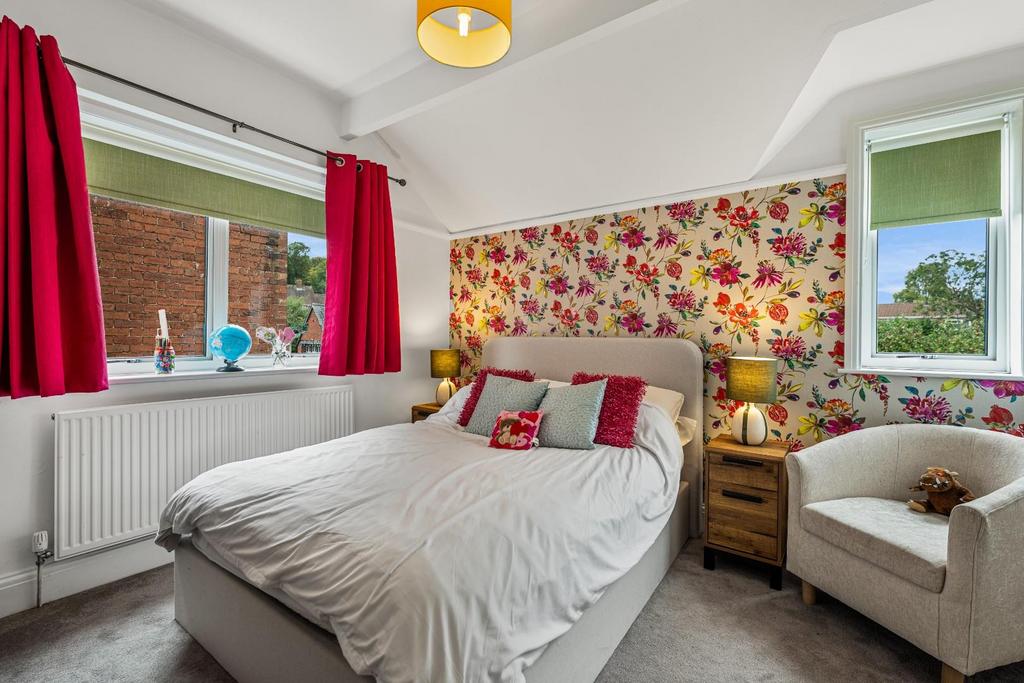 BEDROOM 5 02.jpg
