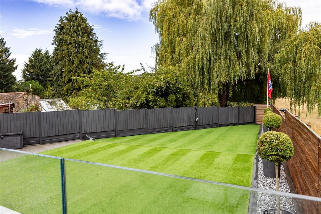 4, Forest Close (28).jpg
