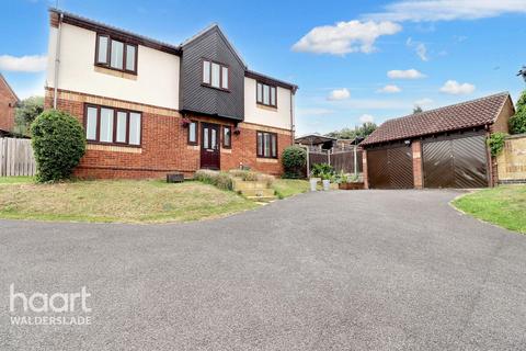 10 Thrush Close, Chatham, ME5 7TG