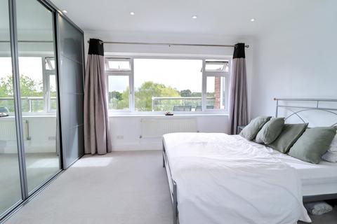 undefined, Esher Road, Hersham KT12