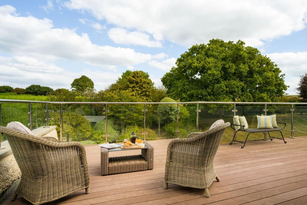 Roof Terrace off Principal Suite