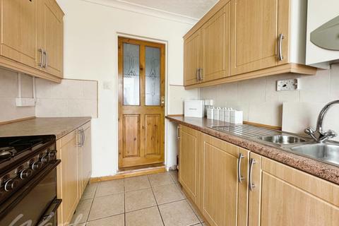 3 bedroom terraced house to rent, Malling Road Snodland ME6