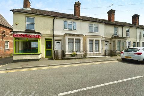 3 bedroom terraced house to rent, Malling Road Snodland ME6