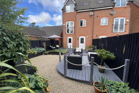 3 bedroom townhouse for sale, Fosse Close, Burbage LE10