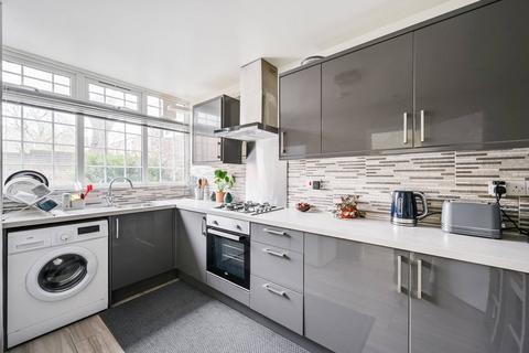 undefined, Spring Walk, E1, Tower Hamlets, London, E1