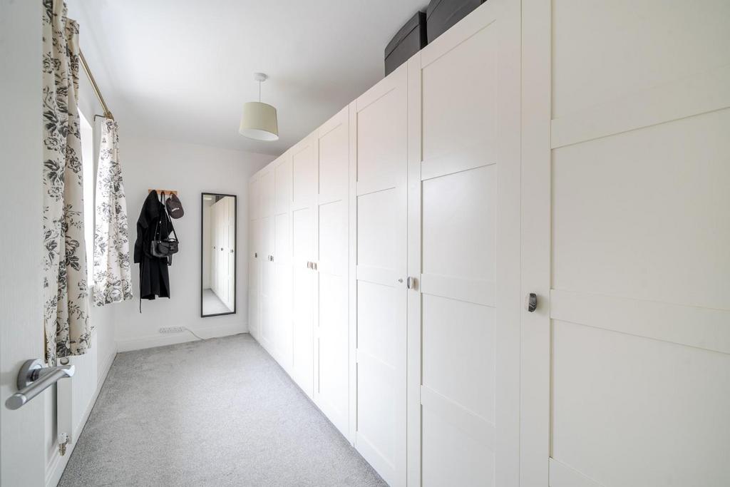 Bedroom 3 - dressing room.jpg