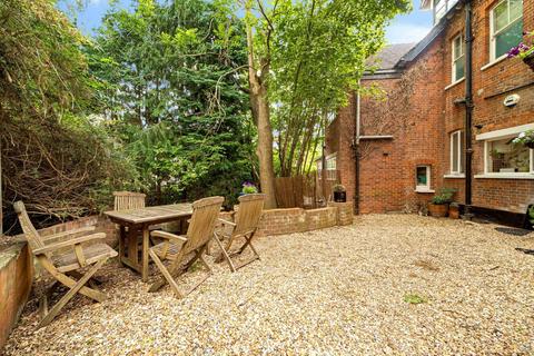 Flat 1, 29 Old Hill, Chislehurst, BR7 5LZ