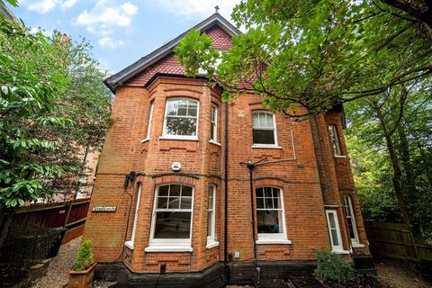 2 bedroom flat for sale, Old Hill, Chislehurst, BR7