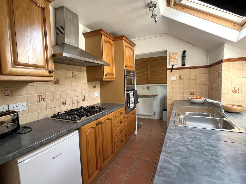 Kitchen 2.JPG