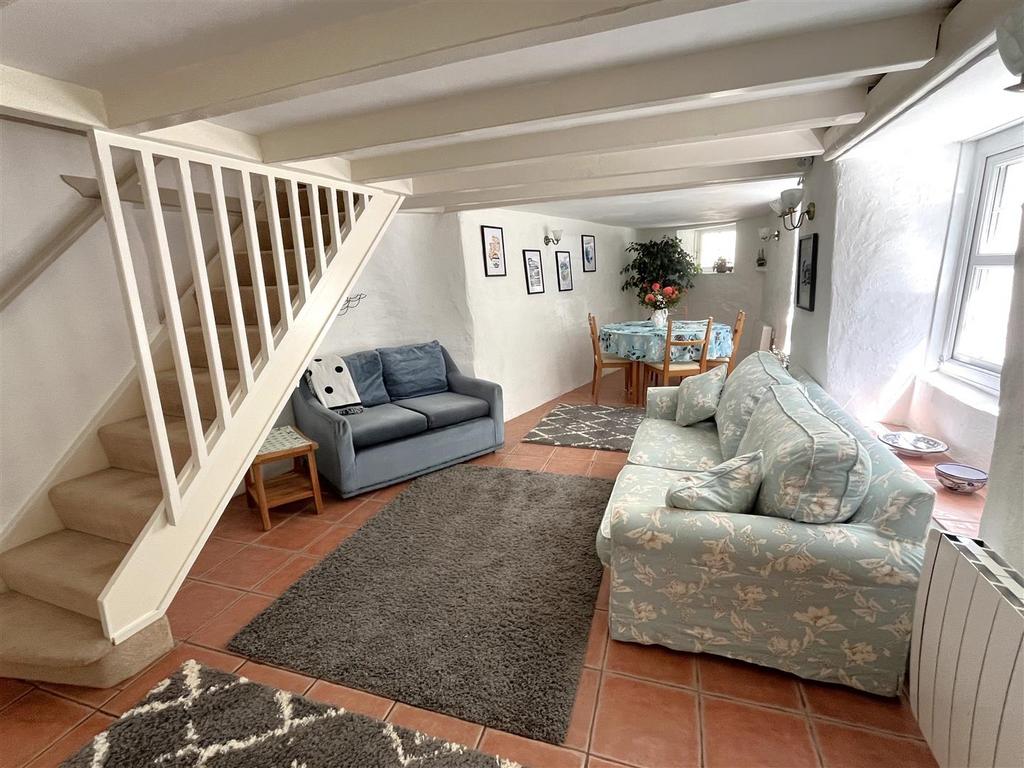 Sitting room 2.JPG