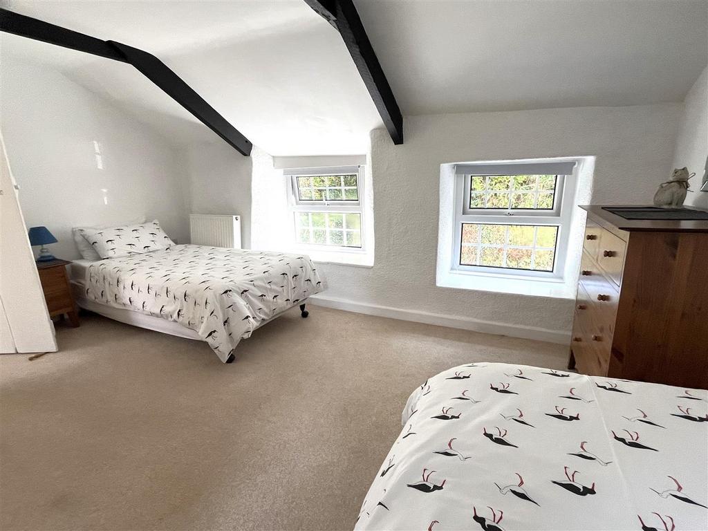 Bedroom 2.JPG