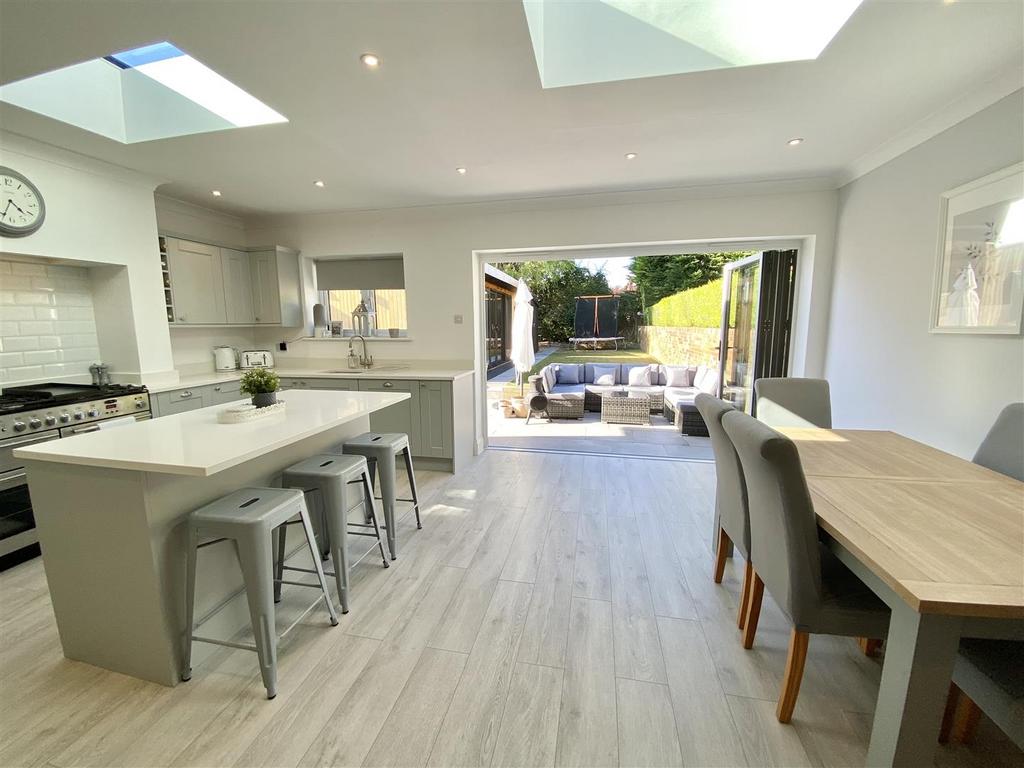 54 Mytton Oak Rd-3.jpg