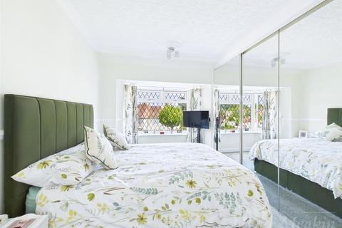 26 Elm Park Gardens, South Croydon, CR2 8RU