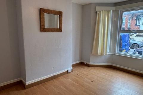 3 bedroom terraced house to rent, Second Avenue, Teignmouth, TQ14