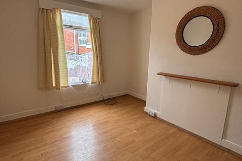 3 bedroom terraced house to rent, Second Avenue, Teignmouth, TQ14
