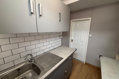 3 bedroom terraced house to rent, Second Avenue, Teignmouth, TQ14