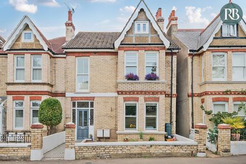 2 bedroom ground floor flat for sale, The Green, Brighton BN42