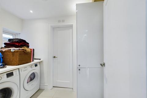 346 Chipstead Valley Road, Coulsdon, CR5 3BF