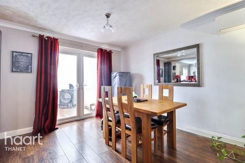 4 bedroom detached house for sale, Hadlow Drive, Margate