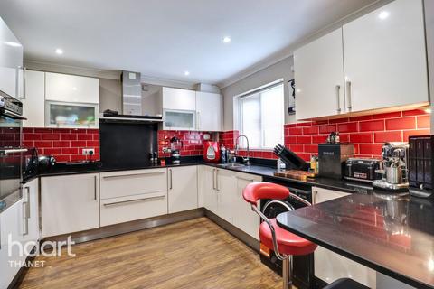 4 bedroom detached house for sale, Hadlow Drive, Margate