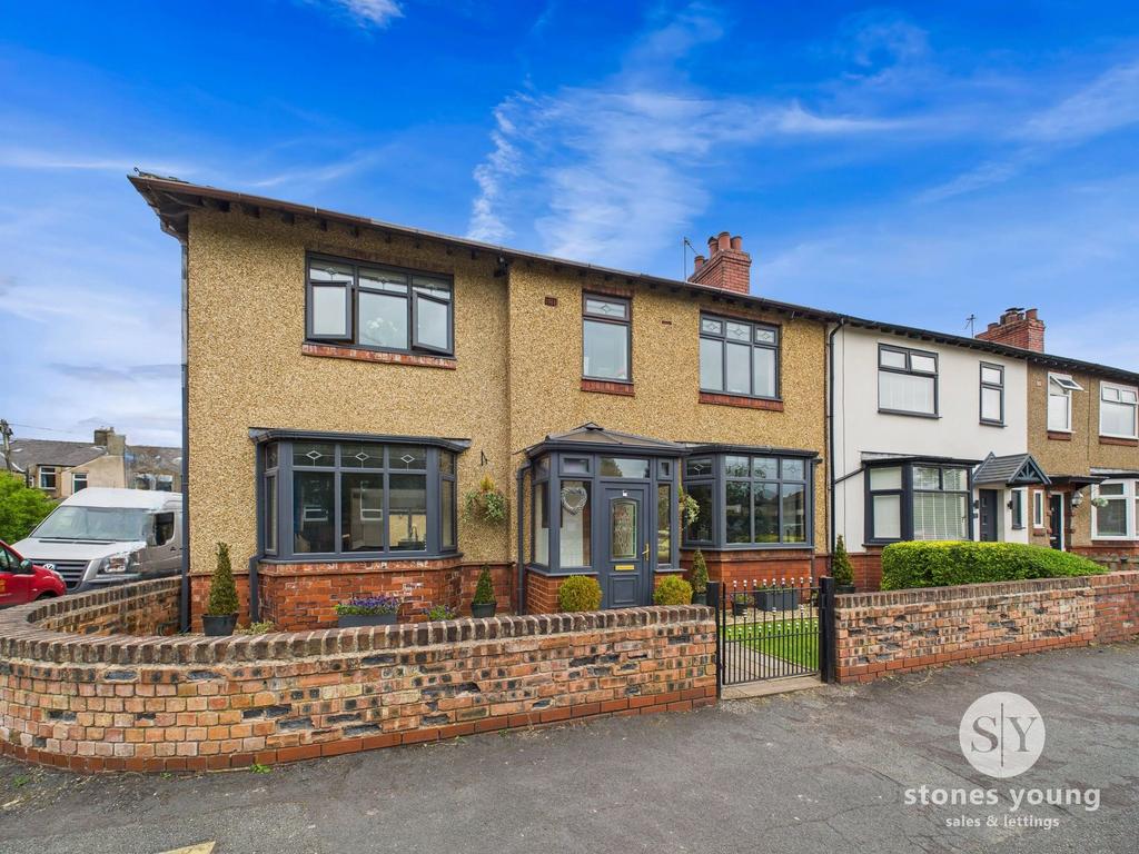 Longsight Avenue, Clitheroe, BB7 3 bed terraced house - £375,000