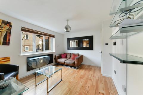 Ringwood Gardens, Canary Wharf, London, E14
