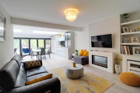 4 bedroom chalet for sale, Westland Drive, Brookmans Park AL9