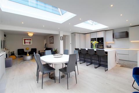 4 bedroom chalet for sale, Westland Drive, Brookmans Park AL9