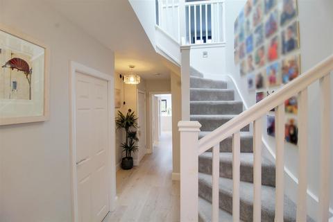 4 bedroom chalet for sale, Westland Drive, Brookmans Park AL9