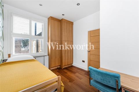 5b Vale Grove, London, N4 1PY