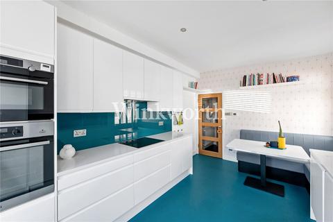 5b Vale Grove, London, N4 1PY