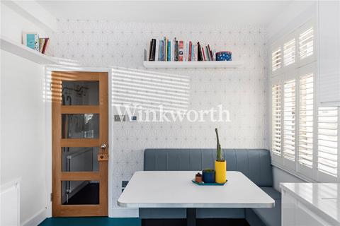 5b Vale Grove, London, N4 1PY