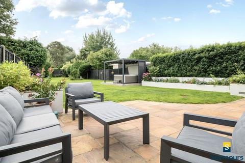 London Road, Surrey GU4