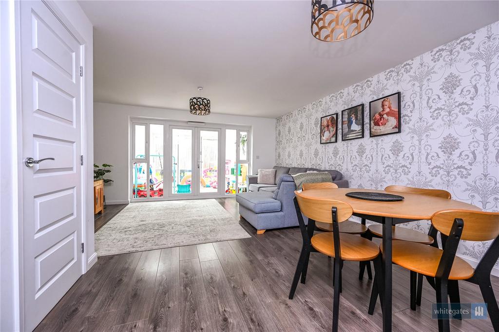 Living/Dining Area