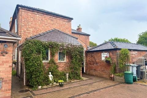 undefined, 9 Manor House