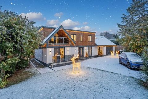 5 bedroom detached house for sale, Venns Lane, Hereford HR1